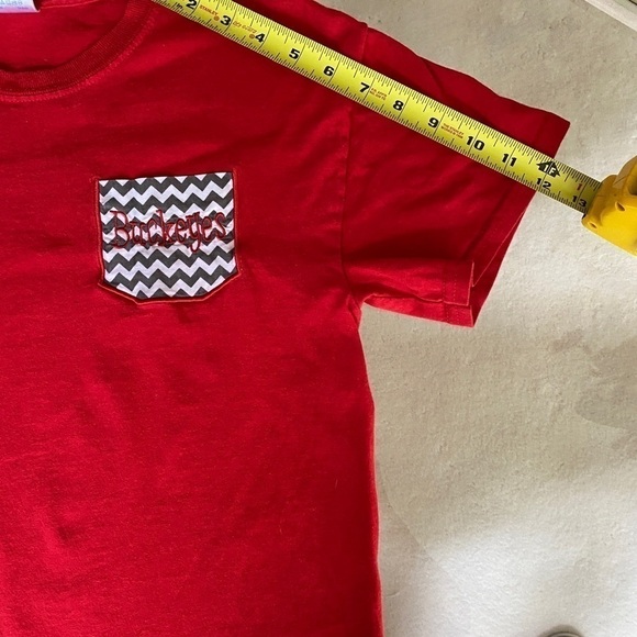 Gildan Woman Ohio State Buckeyes Red Short Sleeve Tee w/ Chevron Patch on Front - Picture 10 of 10